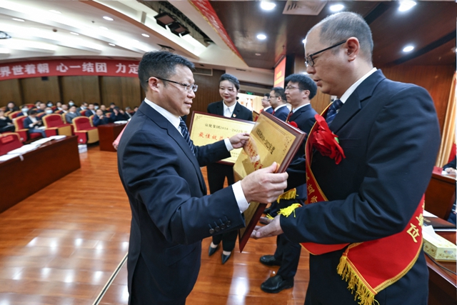 宜化集團2022年度總結表彰暨第七屆職工代表大會開幕 卞平官作報告(圖3)