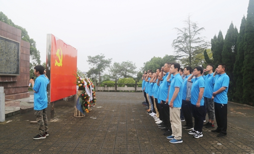 集團(tuán)組織優(yōu)秀班組長(zhǎng)開展“三個(gè)一”活動(dòng)